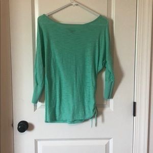 Quarter length sleeve top